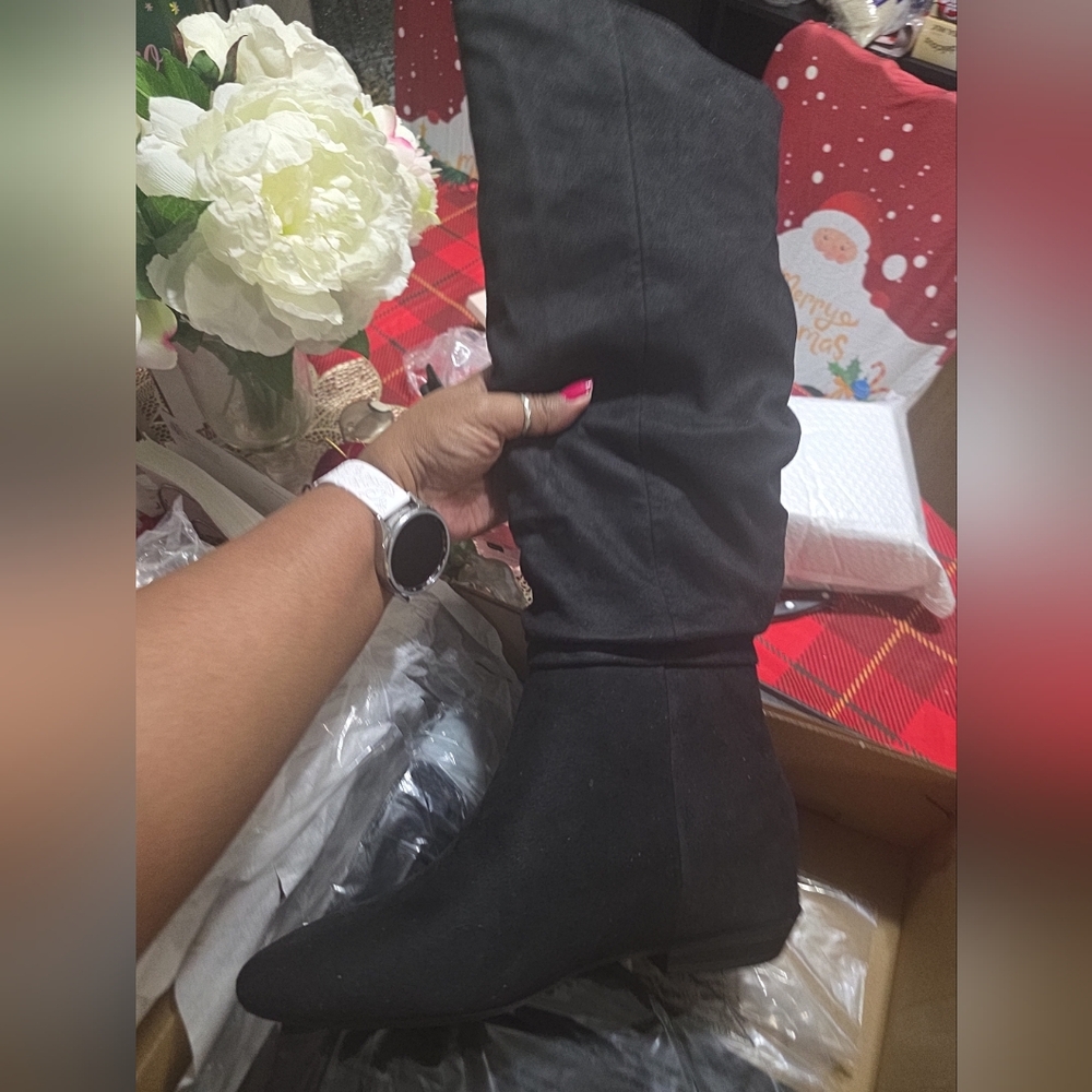 Black Women's Knee-High Boots